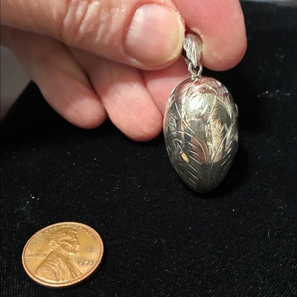 Vintage rare sterling silver egg locket - Picture 5 of 16